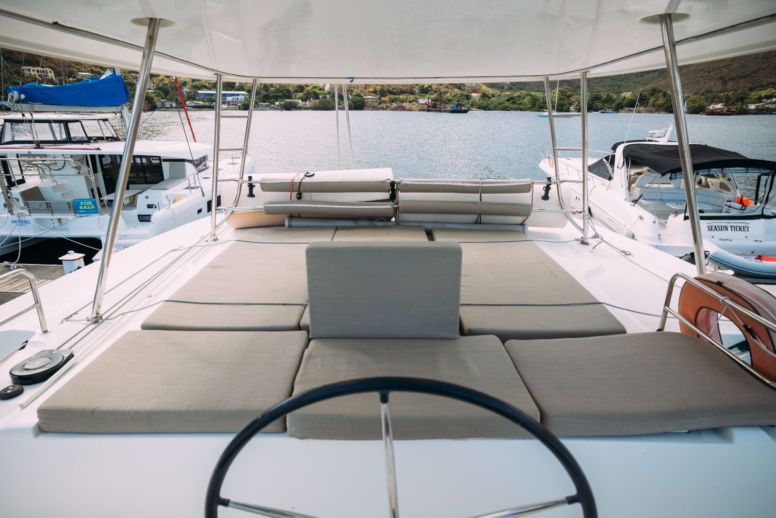 Adventure flybridge